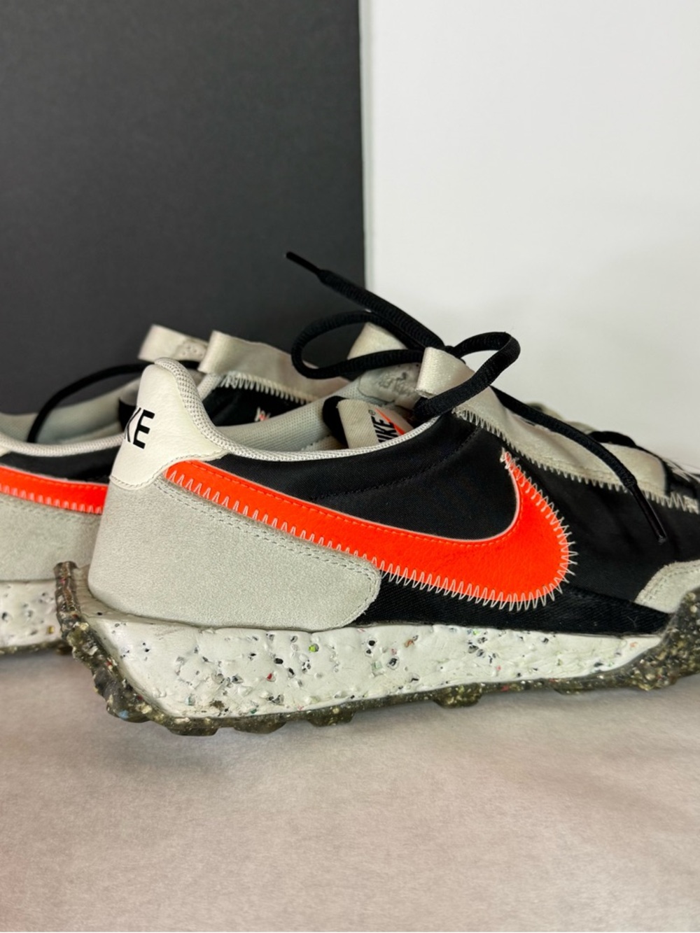 Nike Waffle Racer Crater Summit White Hyper Crimson Sneakers CT1983-101 Size 10 - Picture 2 of 6